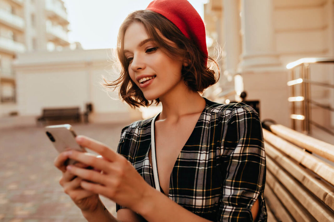 Take a Stroll Through the Pros and Cons of Permanent Eyebrows Tattoos